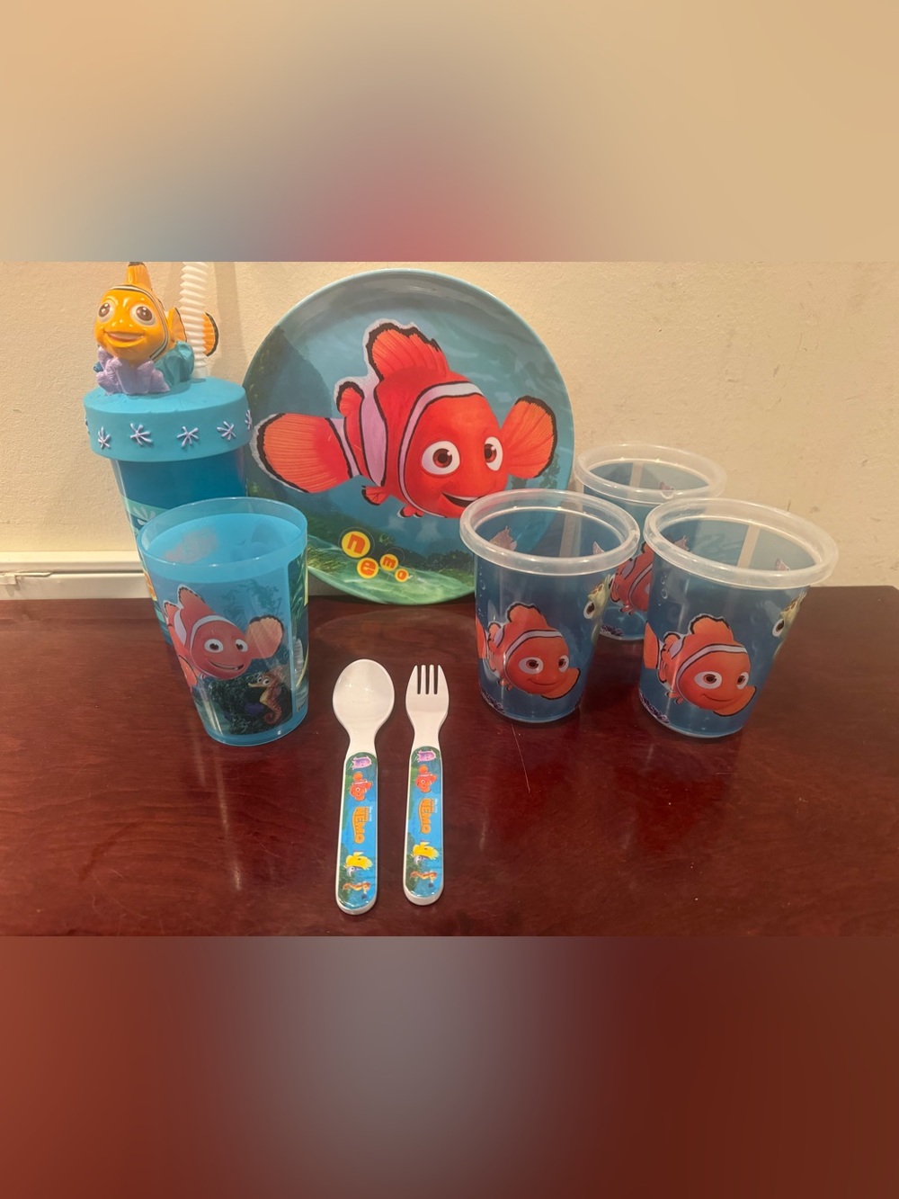 Disney Pixar Finding Nemo 8-piece Kid’s Dining Set